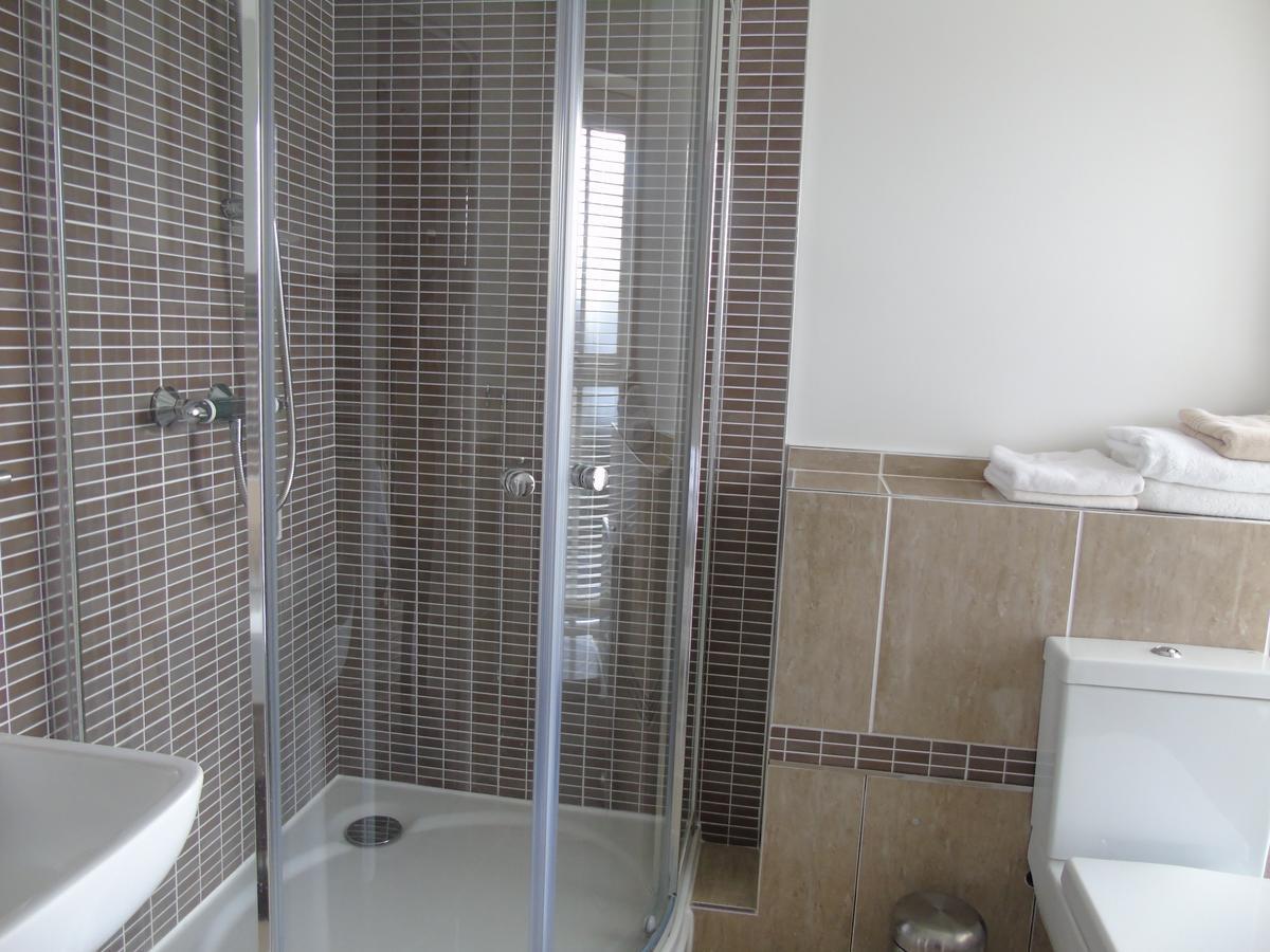 Отель Kings Head Capel Hendre Экстерьер фото