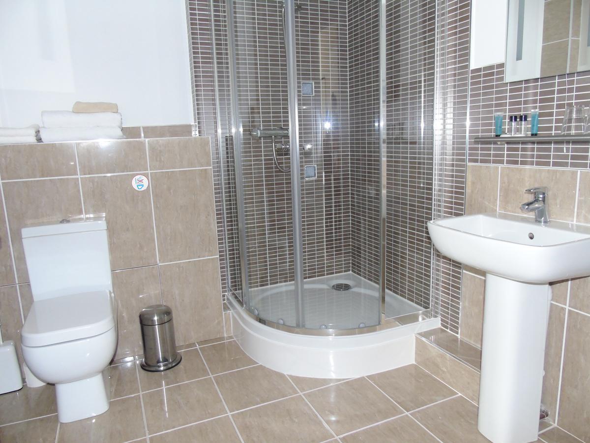 Отель Kings Head Capel Hendre Экстерьер фото
