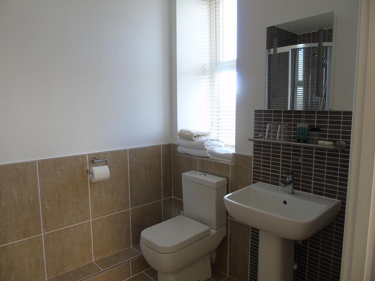 Отель Kings Head Capel Hendre Экстерьер фото